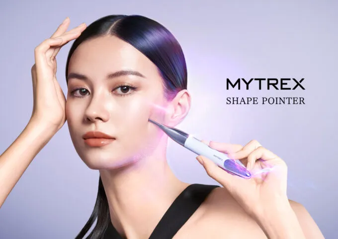 【MYTREX】1本でほぐしケアと美肌ケアを実現。圧力を切り替えられるペン型美顔器『SHAPE POINTER』誕生。